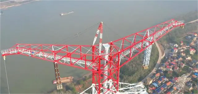 Transformation över Yangtze: Wuhan-Nanchang högspänningsledning svävar till nya höjder