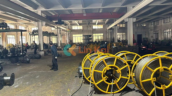 Ningbo Lingkai Electric Power Equipment Co., Ltd. skickar högkvalitativt stålrep till Malaysia för ledare som stränger och drar