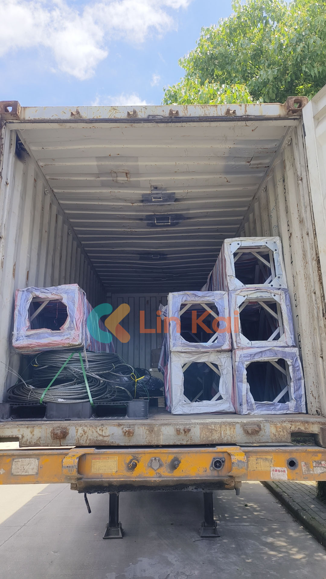 Lingkai Company diversifierar exportmarknaden, skickar elkraftsutrustning av hög kvalitet till Malaysia